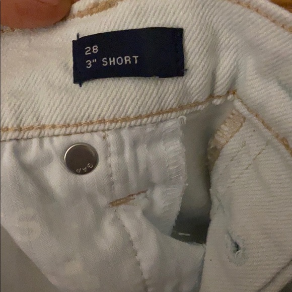 Brand new Gap shorts. - Picture 3 of 7